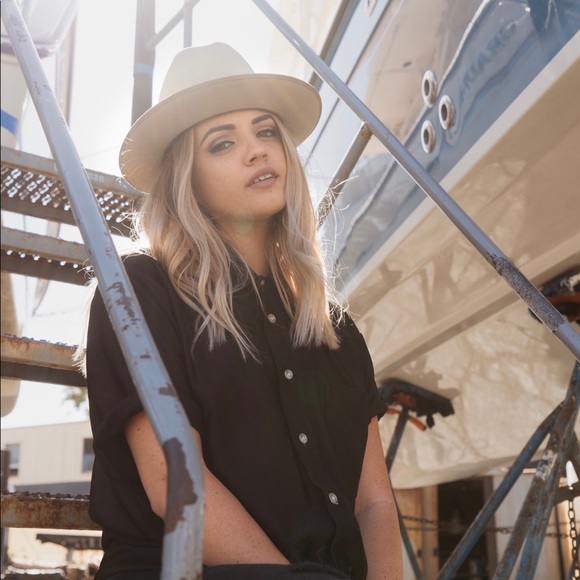 Meet your Posher, Tesla - Picture 2 of 3